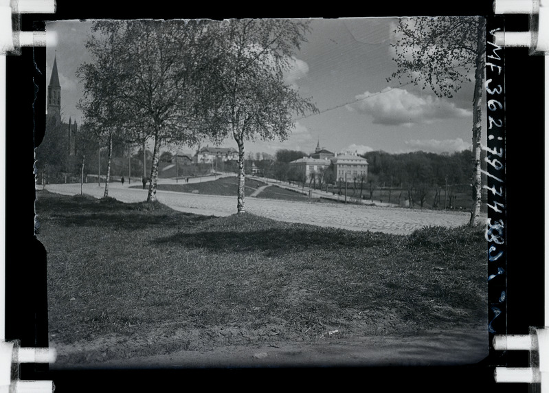 klaasnegatiiv Viljandi, Vaksali tee koos haruteega 1935 F T. Parri