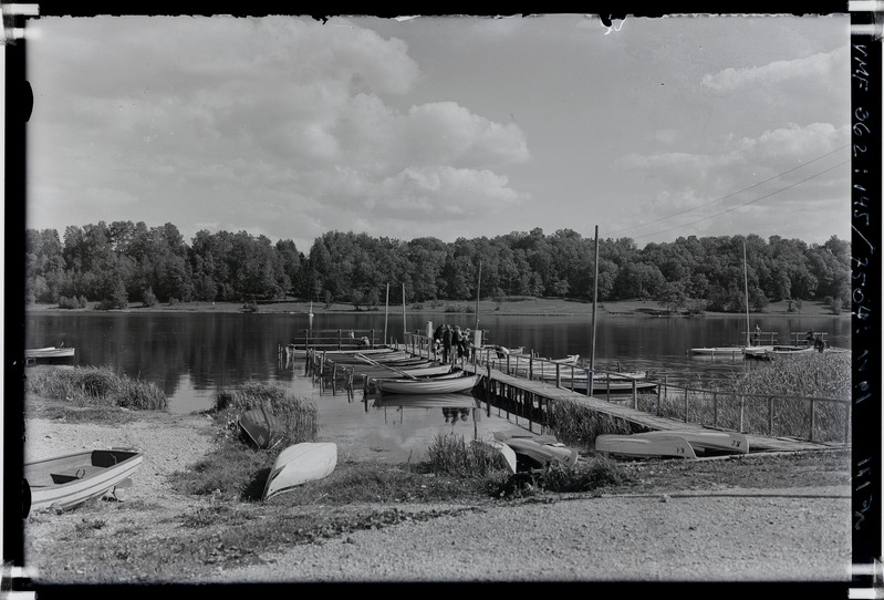 klaasnegatiiv Viljandi järv, paadisadam, sõudepaadid, purjekas 1935 F T. Parri