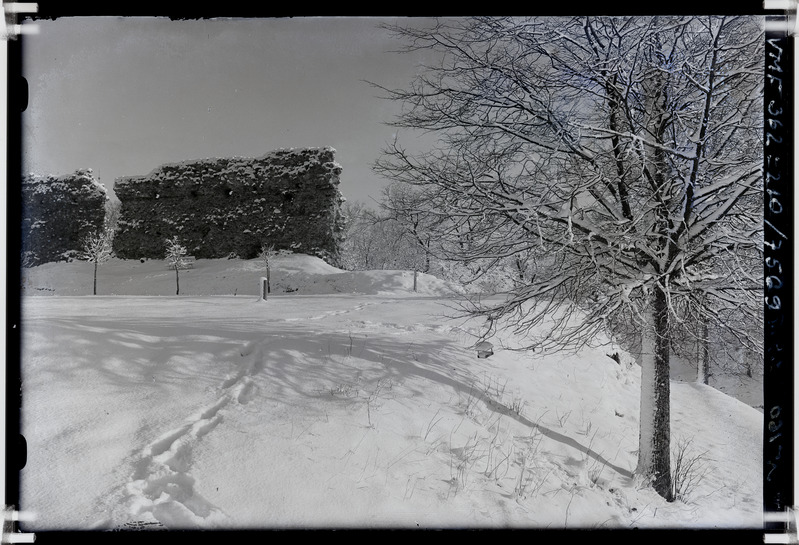 klaasnegatiiv Viljandi lossimäed, müürid II Kirsimäel 1935 F T. Parri