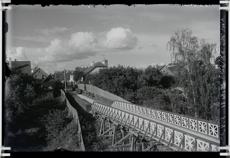 klaasnegatiiv Viljandi Varesesild, Lossi tn algus 1936 F T. Parri