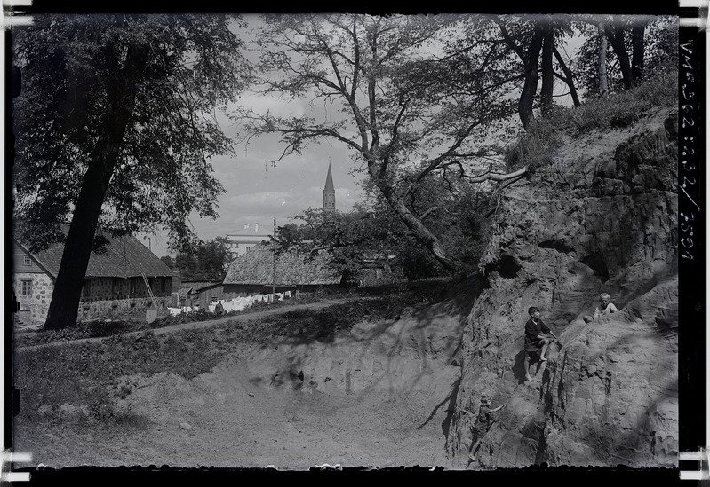 klaasnegatiiv Viljandi, devoni liivakivipaljand, Hariduse tn, 1934 F T. Parri