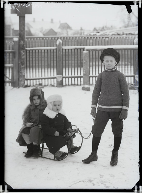 fotonegatiiv, 3 last kelguga (Suits) 27.12.1912 talv, foto J.Riet