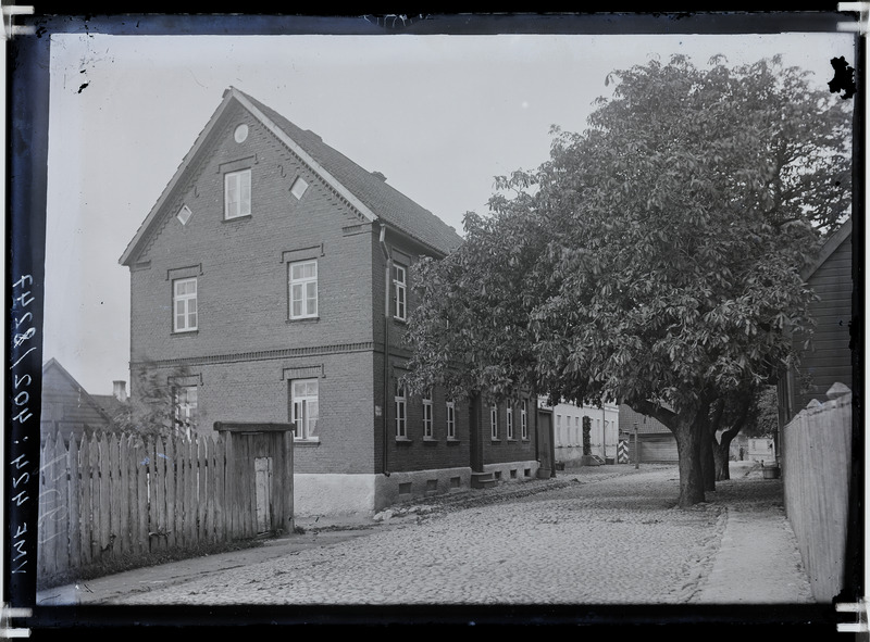 fotonegatiiv, Viljandi Väike tn 8?, Kerstensi maja (doktor Oswald Kerstens'i?), 1904, foto J. Riet