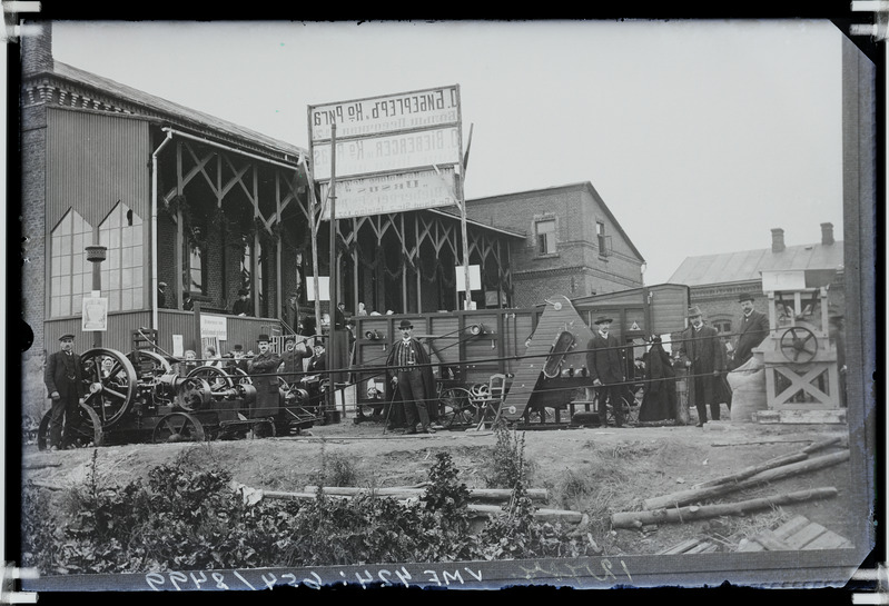 fotonegatiiv, VEPS-i maja Jakobsoni tn 42, õu, näitus, 05.10.1910, foto J. Riet