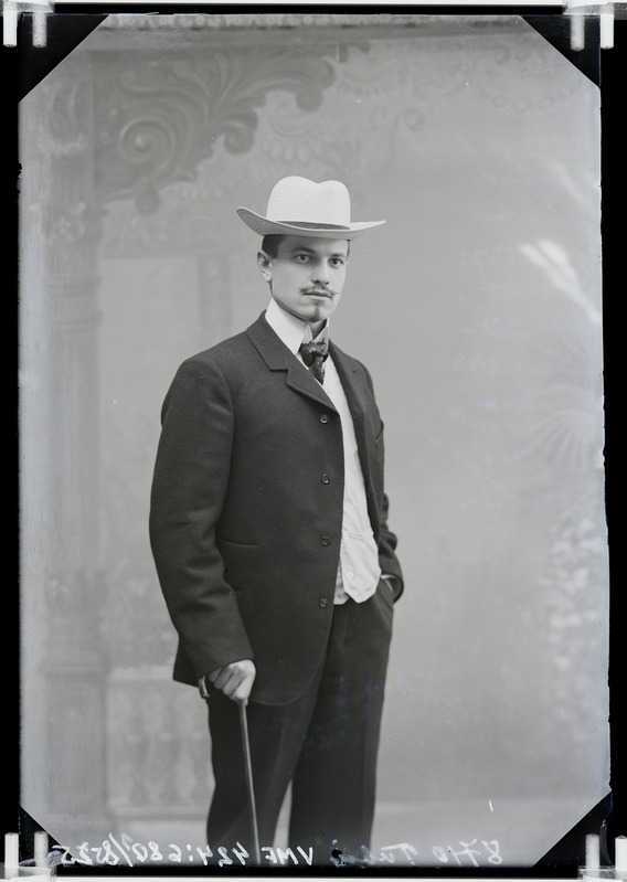 fotonegatiiv, Villem Tubin, pedagoog, vaimulik, Viljandis kooliõpetaja 1907-1919, 1908, foto J. Riet
