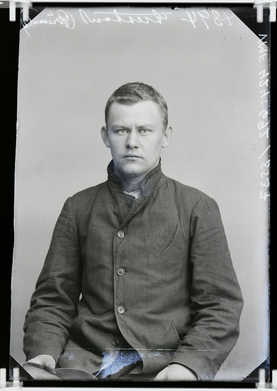 fotonegatiiv, Grünwald (arreteeritu, mees), poolportree, 1905, foto J. Riet