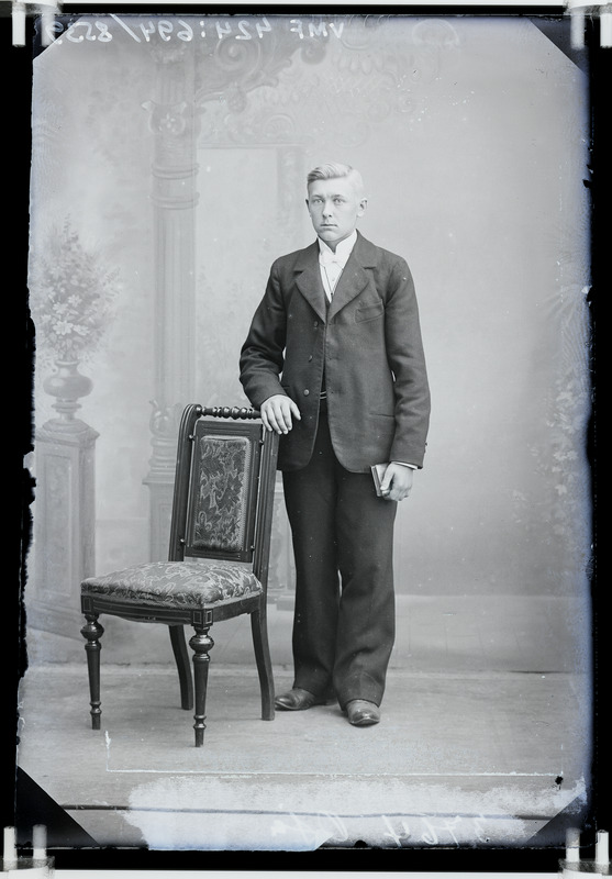 fotonegatiiv, Jaan Oja, täisportree, 1904, foto J. Riet