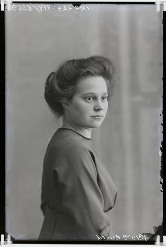 fotonegatiiv, Põld, naine, poolportree, 1912, foto J. Riet