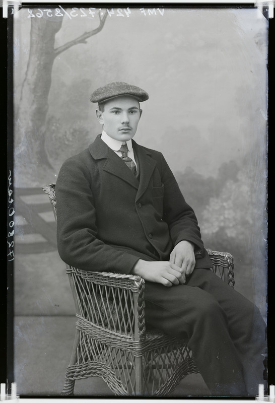 fotonegatiiv, August Orav, 9/10 portree, korvtool, 1914, foto J. Riet