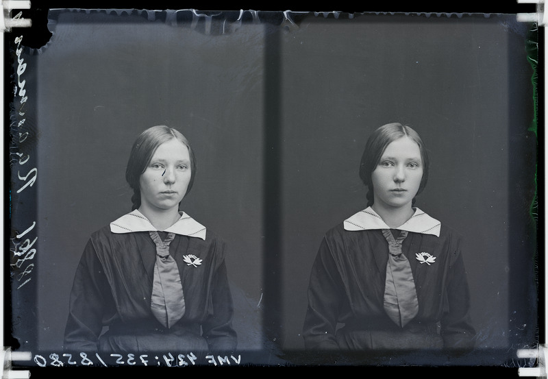 fotonegatiiv, Raakmann, naine, rinnaportree, 2 vaadet, 1915, foto J. Riet