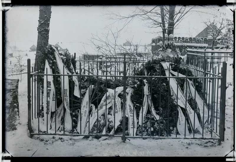 klaasnegatiiv, Friedrich Kuhlbarsi haud, Viljandi Vana kalmistu