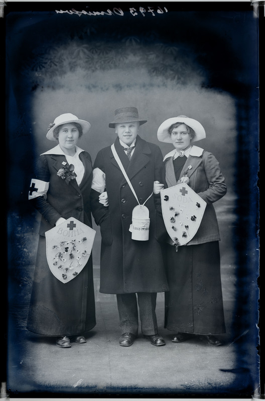 klaasnegatiiv, grupipilt, Ormisson, paremal Tiileus, vasakul Patune, 1914