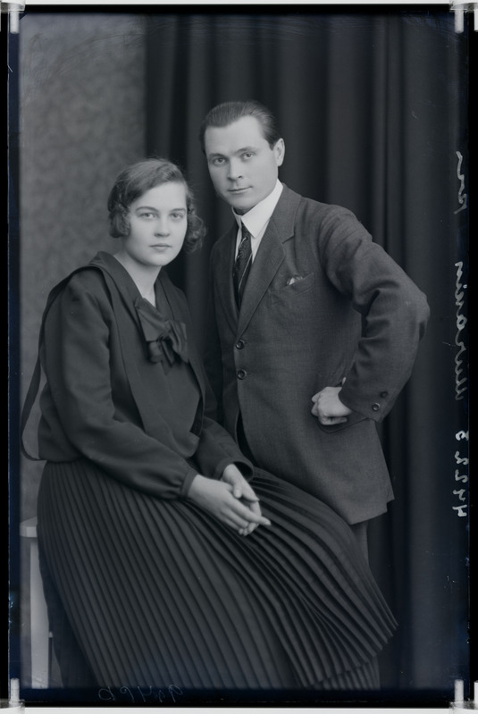 klaasnegatiiv, Ants Murakin naisega, 1924