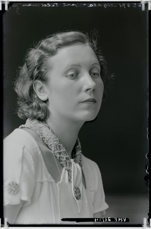 klaasnegatiiv, Lilli Feldmann, Ugala näitleja, rinnaportree, 1934