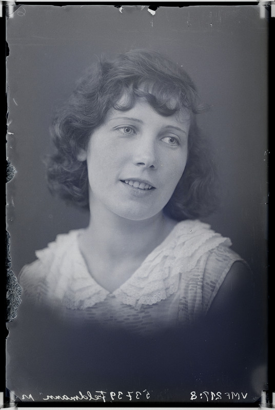 klaasnegatiiv, Lilli Feldmann, Ugala näitleja, rinnaportree, 1933