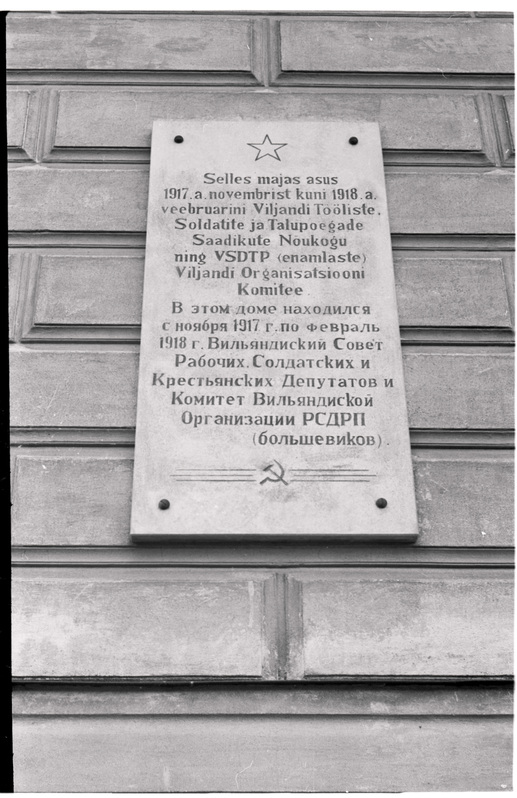 negatiiv, Kohtumajal olev mälestustahvel, Viljandi Posti tn, 1970-ndad