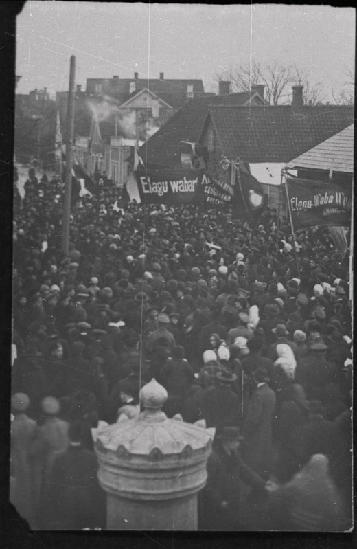 negatiiv, koopia fotost, meeleavaldus Posti tn kohtu ees 10.03.1917
