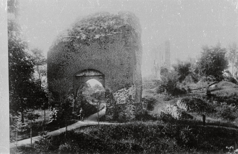 negatiiv, koopia fotost, Viljandi ordulinnuse värav, Kaevumägi