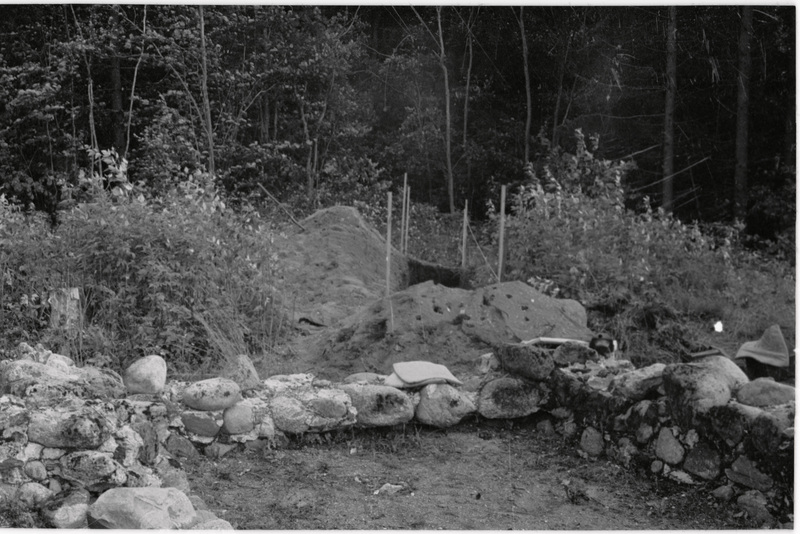 negatiiv, Viljandimaa, Risti kiriku varemete kaevamine, kagukaevand, 1974