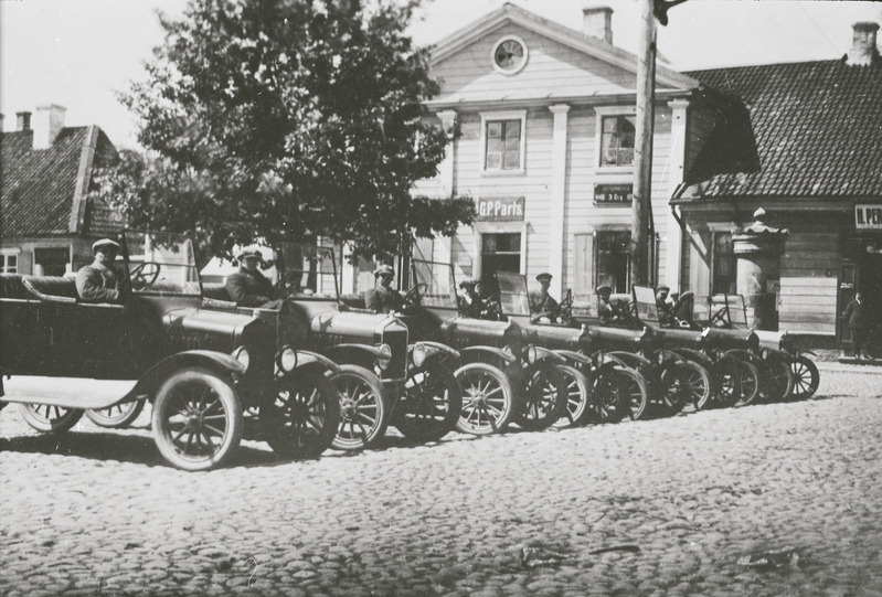 negatiiv, Viljandi, Suurturg, taksode peatuskoht, 1920ndad