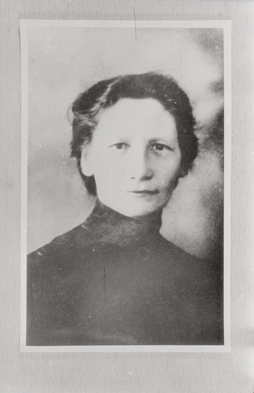 negatiiv, Hans Pöögelmann'i õde Ella Pöögelmann