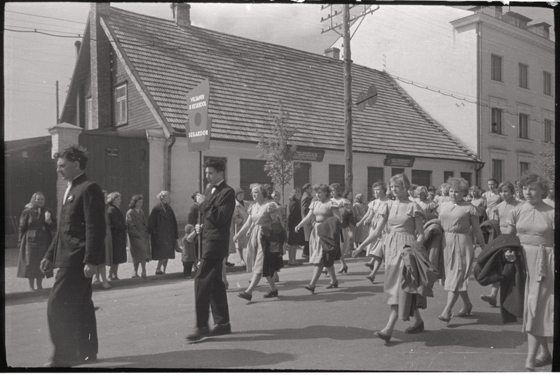 negatiiv, Viljandi Lastelaulupidu, naiskollektiiv ringkäigus, 1960