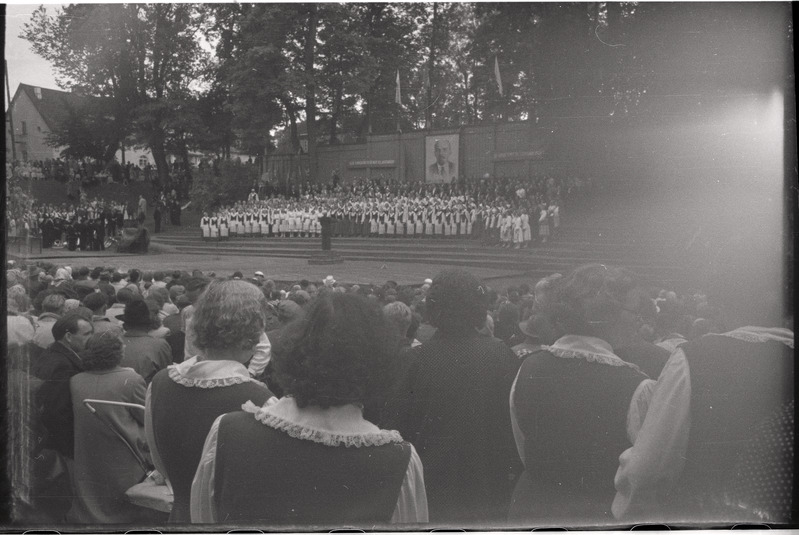negatiiv, Viljandi Laulupidu, ühendatud segakoorid ja puhkpilliorkester esinemas, 1960