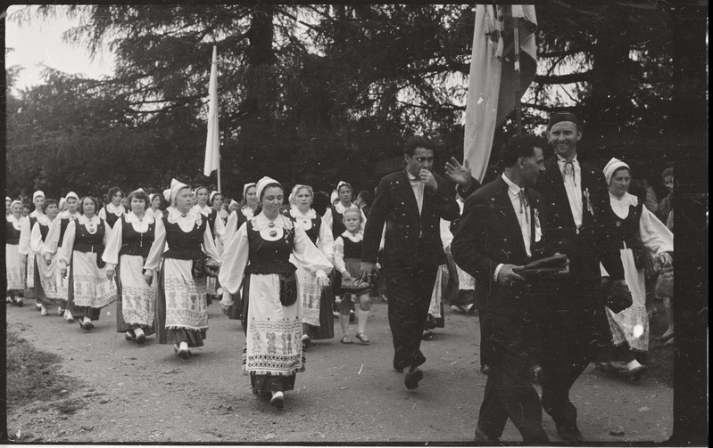 negatiiv, Viljandimaa, Karksi Laulupidu, segakoor Koit rongkäigus, 1964
