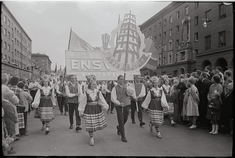 negatiiv, ENSV Üldlaulupidu, Abja rajooni kollektiivid rongkäigus, 1960