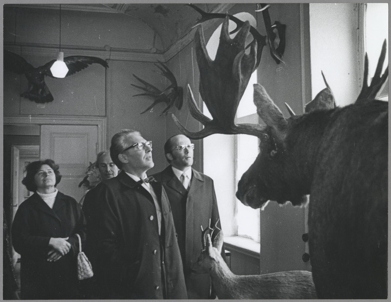 foto, Viljandi, porvoolased muuseumis, 1973, foto E. Veliste