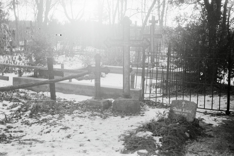 fotonegatiiv, Viljandimaa, Paisu kalmistu, J. Adamsoni haud, 1957, foto A. Järvekülg