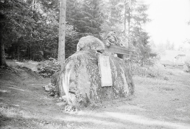 fotonegatiiv, Viljandimaa, Kärstna Kabelimägi, Anrepi lõvi, 1960, foto A. Kiisla