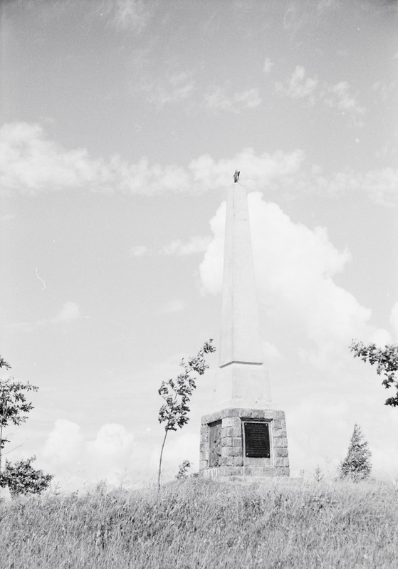 fotonegatiiv, Viljandi, Järveotsa obelisk, 1966, foto A. Kiisla