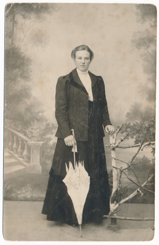 foto, Liisi Orik, päevavari, u 1910