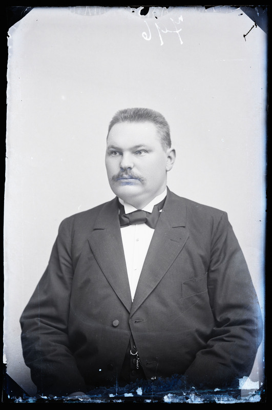 negatiiv Jaan Mill, taluperemees, Uue-Võidu v Viljandi khk,foto J. Riet, neg 796, 1900