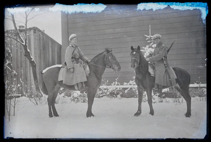 negatiiv sõjaväelased (2 sh Kerde), hobused, mõõk, püss, foto J. Riet, neg 29006, 30.03.1919