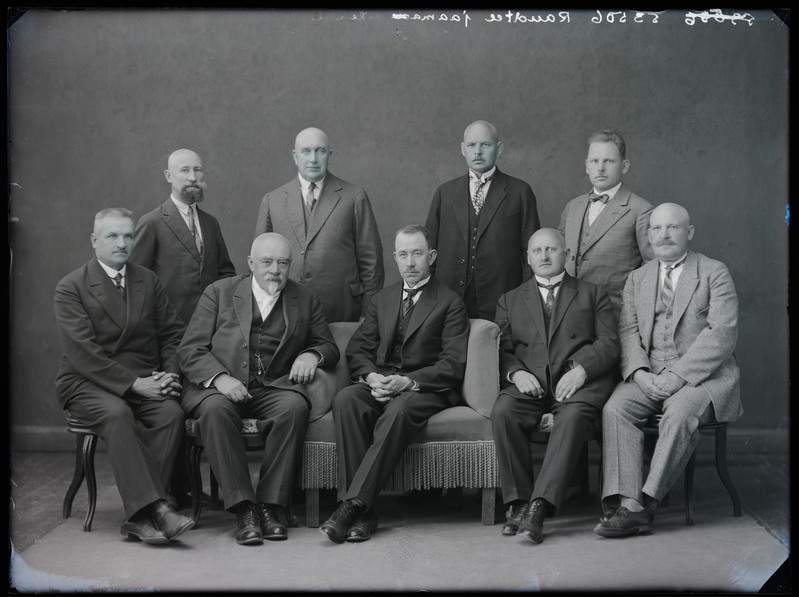 negatiiv Viljandimaa (?) raudteejaamade ülemad, sh J. Treufeldt Viljandist, foto J. Riet, 53506, 1929