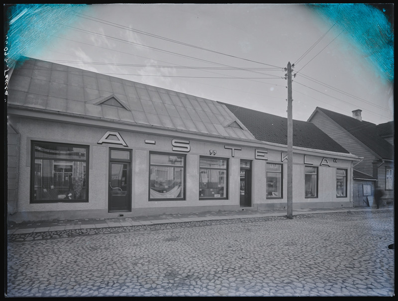 negatiiv Viljandi, Tartu tn 6a, AS Tekla pood (riideäri), foto J. Riet, neg 66097, 1936