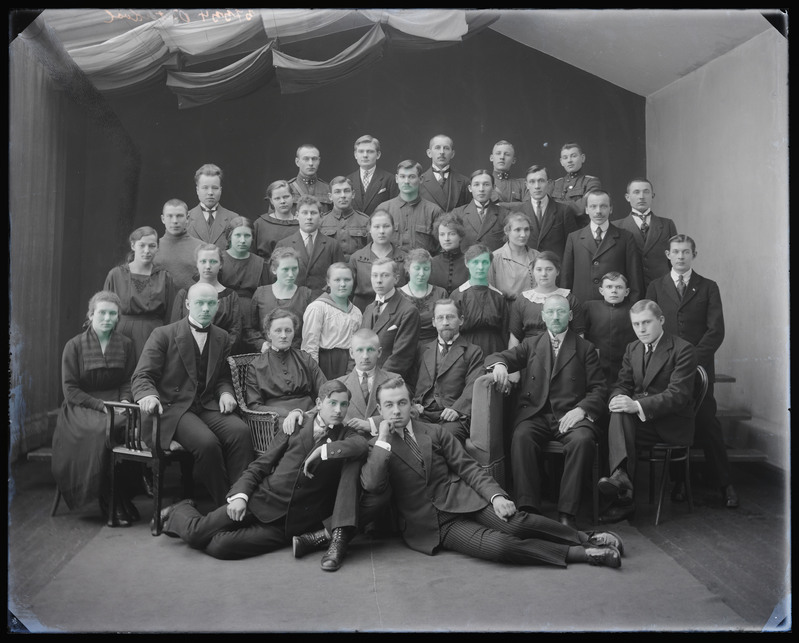 negatiiv Viljandi õhtukool, grupp, foto J. Riet, neg 37334, 1921 XII või 1922 I