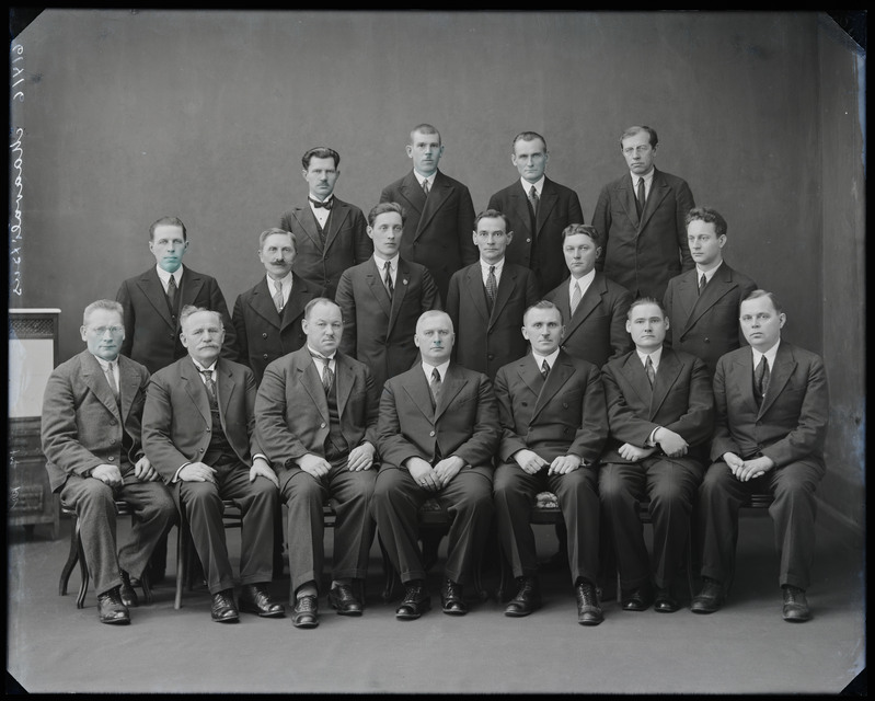 negatiiv Viljandi maavalitsus, grupp, sh maavanem H. Lauri, foto J. Riet, neg 61416, 1934