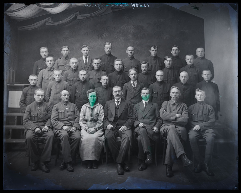 negatiiv Viljandi II Algkool (Laidoneri pl 5), grupp, juht Aleksander Moks, foto J. Riet, neg 33644, 1920