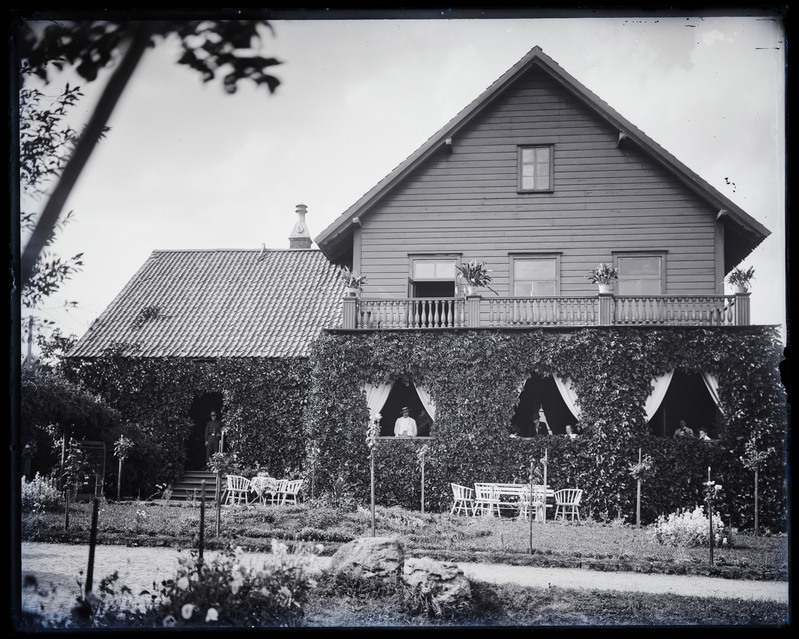 negatiiv, Viljandi, Werncke maja aed, aiamööbel, foto J. Riet, neg 1230, 09.06.1901