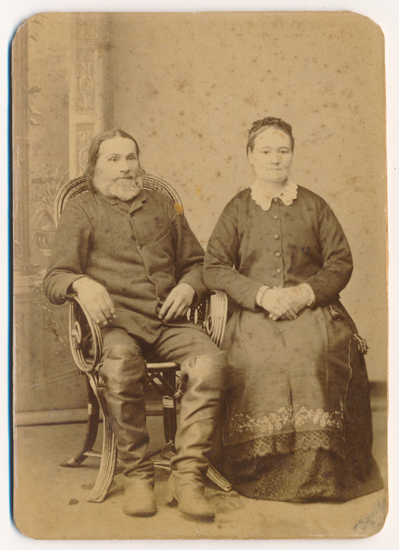 foto pere Mihkel Parrik-Parik ja Mall Parik sünd Käärik, Karula v Läänehansu talu, 10.12.1891 (E. Kallase tädi Ella Veldemann-Pariku mehe vanemad)