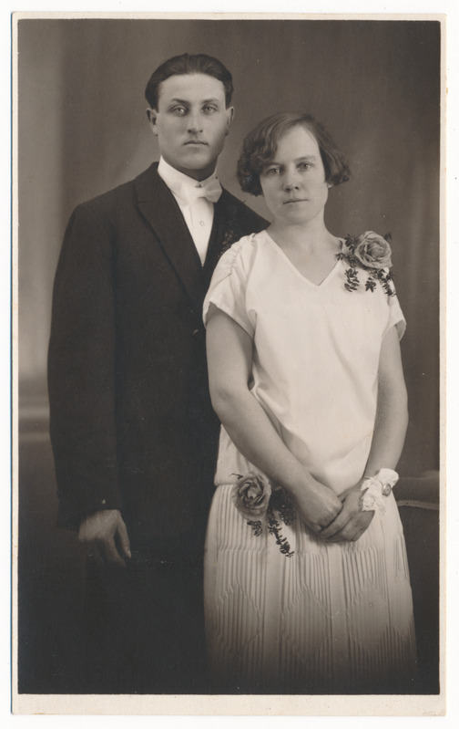 foto pruutpaar August Annus, Hilda Marie Lillak, 05.02.1927 (E. Kallase õde, õemees)