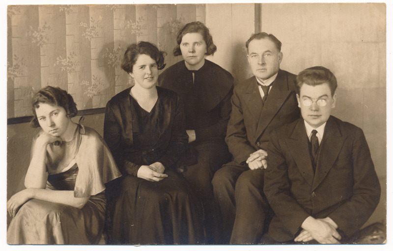 foto Pilistvere khk Imavere kool, õpetajad, vasakult: Ella Lillak, Marta Koovit, Alma Külm, Otto Lindeberg (juht), Karl Parts, 1933