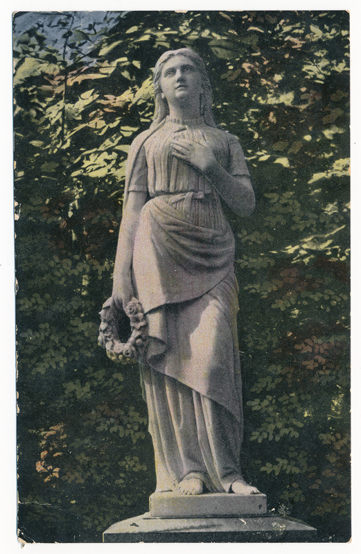 trükipostkaart albumis, Viljandi Vana kalmistu, A. Weizenbergi skulptuur Lootus (1897), u 1925, foto J. Vinnal, koloreeritud
