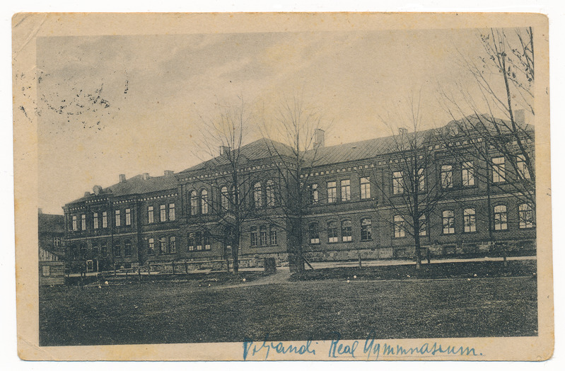 trükipostkaart albumis, Viljandi gümnaasium, Uueveski tee 1, u 1910