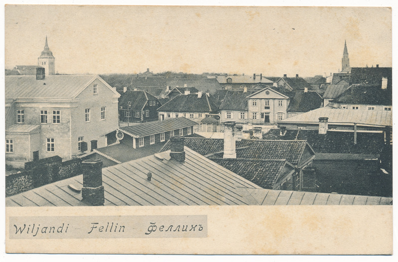 trükipostkaart albumis, Viljandi, vaade raekoja tornist turuplatsile, Lossi tn u 1905, kirjastaja H. Leoke