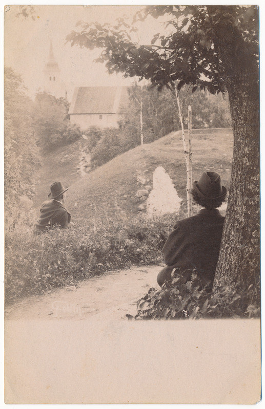 fotopostkaart albumis, Viljandi lossimäed, mõisa ait, jaani kirik 1901, foto T. Parri