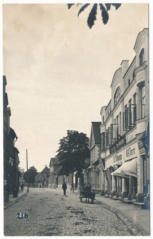 fotopostkaart albumis, Viljandi, Tartu tn (Lossi ja Tallinna tn vahel), paremal nr 9 maja, u 1915 foto J. Riet